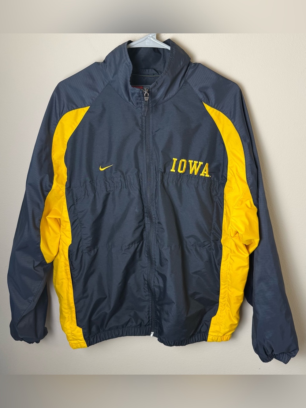 Vintage Y2K Nike Team Apparel Iowa Hawkeyes Windbreaker Jacket Medium UofI Hawks